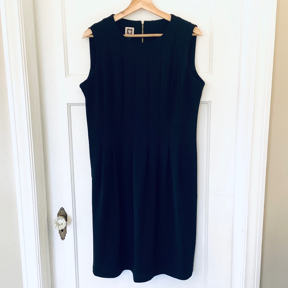Anne Klein Black Pleated Dress Size 10 Pockets Back Zipper knee length business